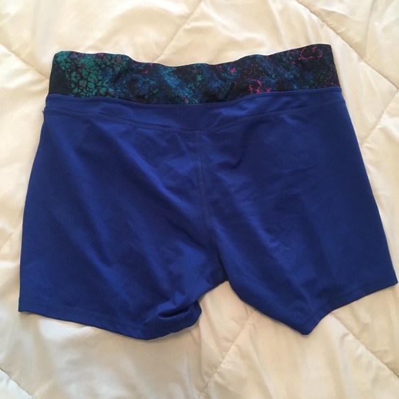 Champion exercise shorts - Picture 3 of 4